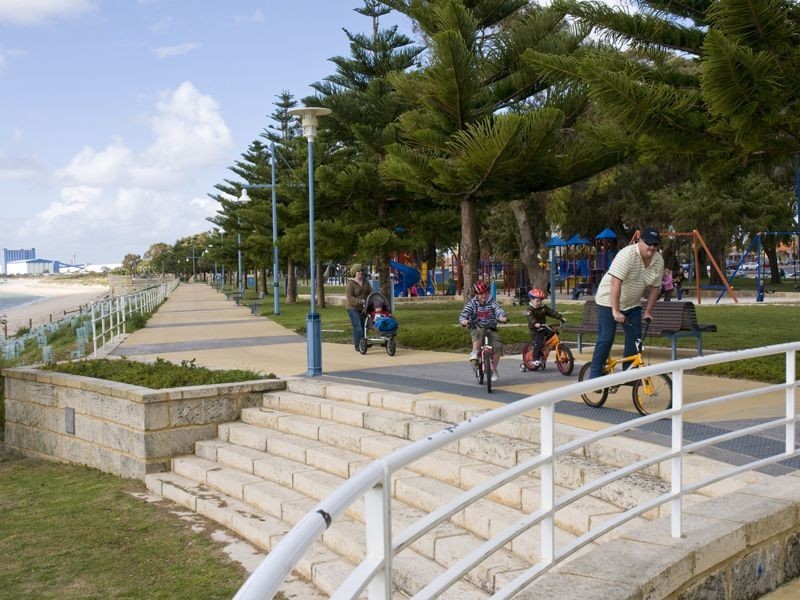 1/10 Fletcher Street, Rockingham WA 6168