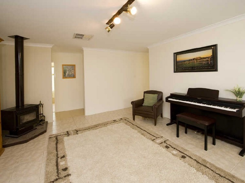 3 Winter Drive, Thornlie WA 6108