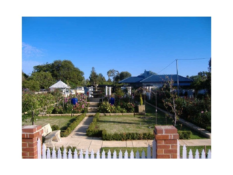 6 Helm Street, Maddington WA 6109