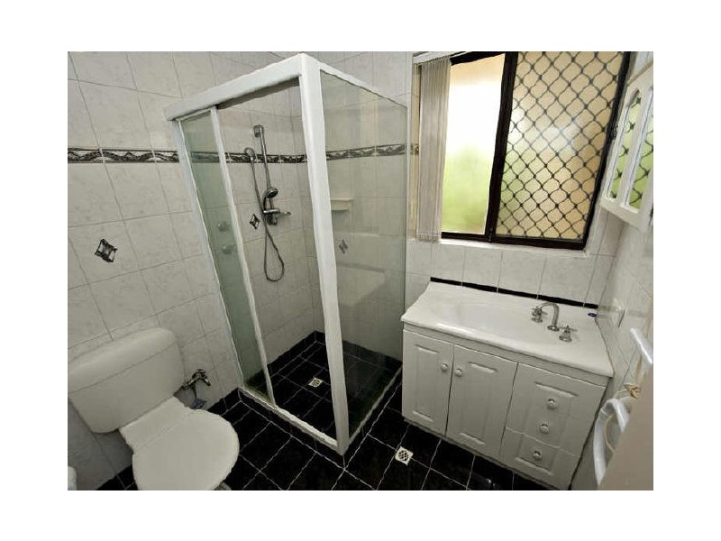 16 Sovereign Drive, Thornlie WA 6108