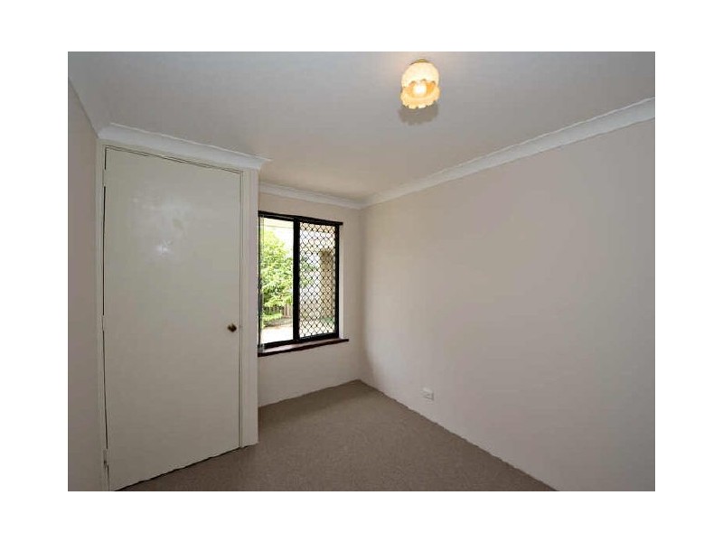 16 Sovereign Drive, Thornlie WA 6108
