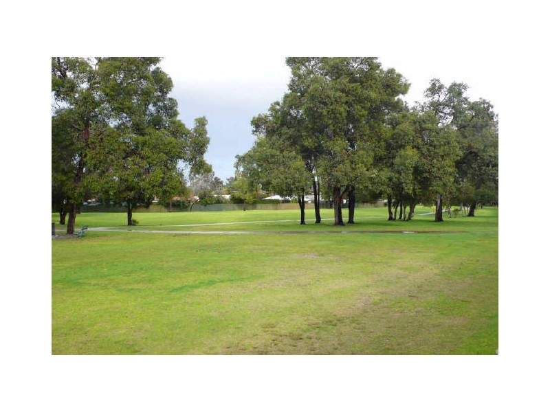26 Ailsworth Court, Thornlie WA 6108