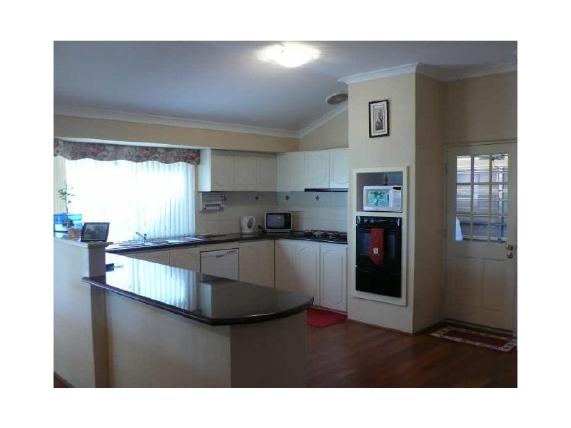 6 Nutbush Court, Thornlie WA 6108