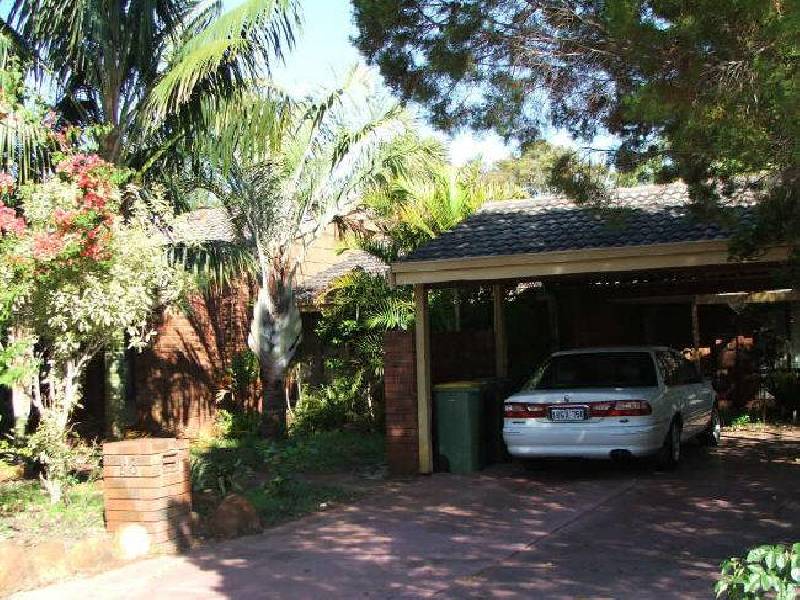 16 Grenadier Drive, Thornlie WA 6108