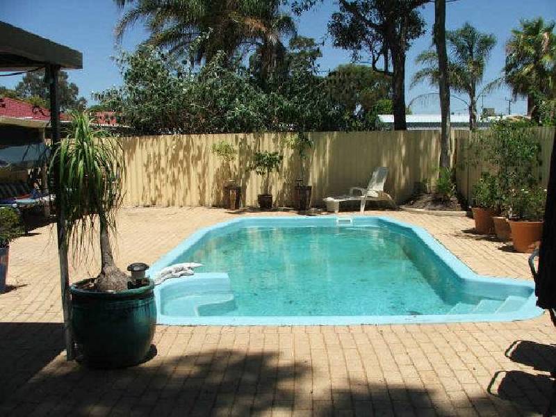 25 McNamara Drive, Thornlie WA 6108