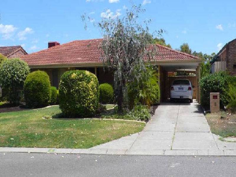 8 Gallant Court, Thornlie WA 6108