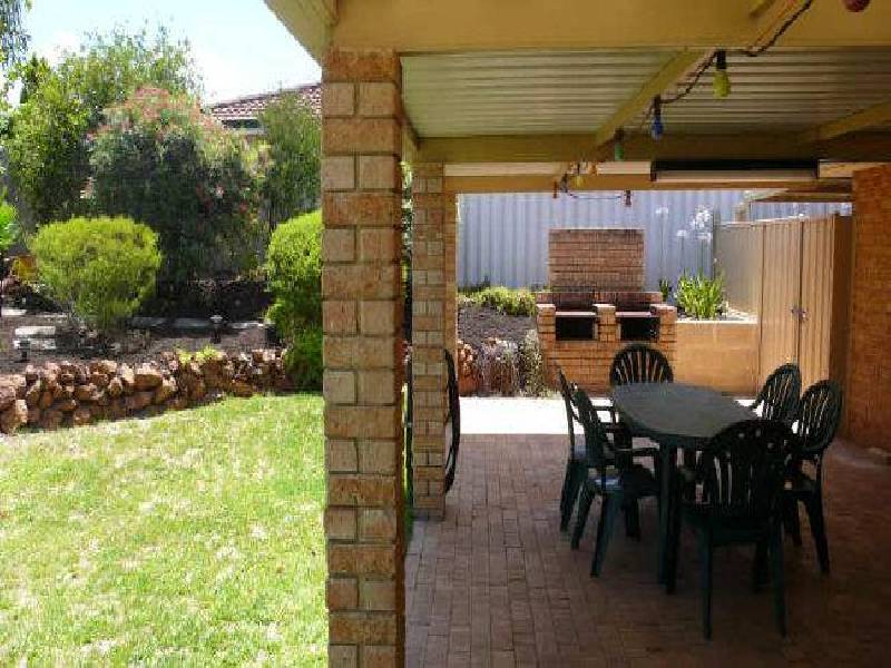 8 Gallant Court, Thornlie WA 6108