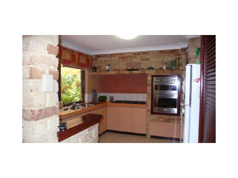 14 Bottlebrush Drive, Thornlie WA 6108