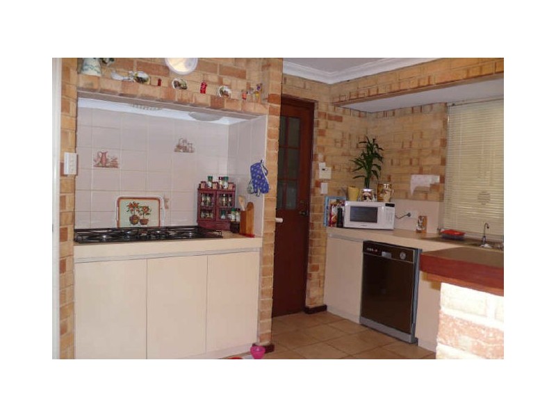 6 Burgandy Court, Thornlie WA 6108