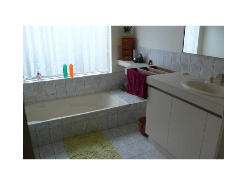 6 Burgandy Court, Thornlie WA 6108