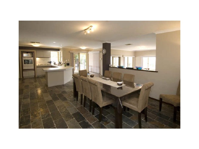 14 Tasman Court, Thornlie WA 6108