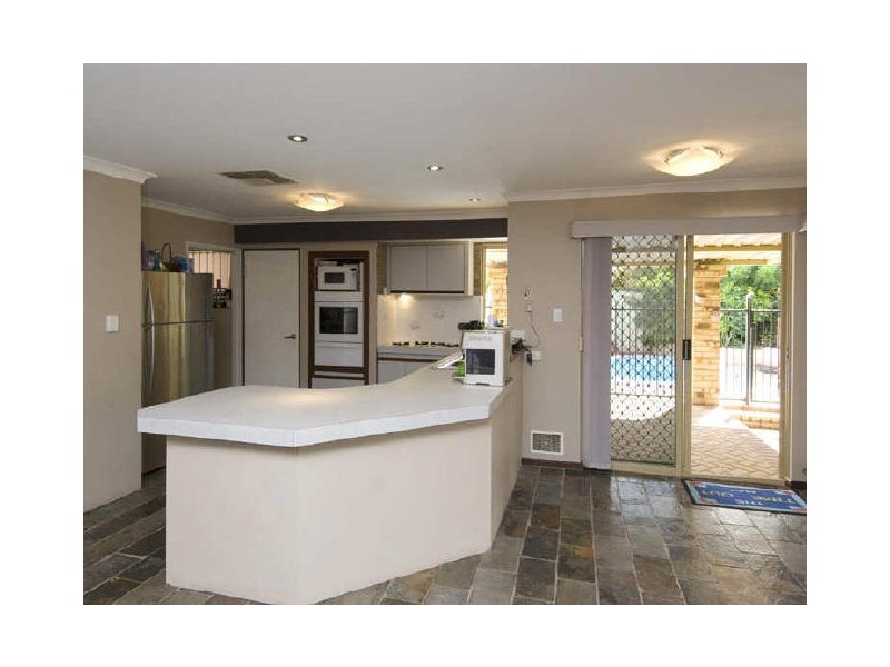 14 Tasman Court, Thornlie WA 6108