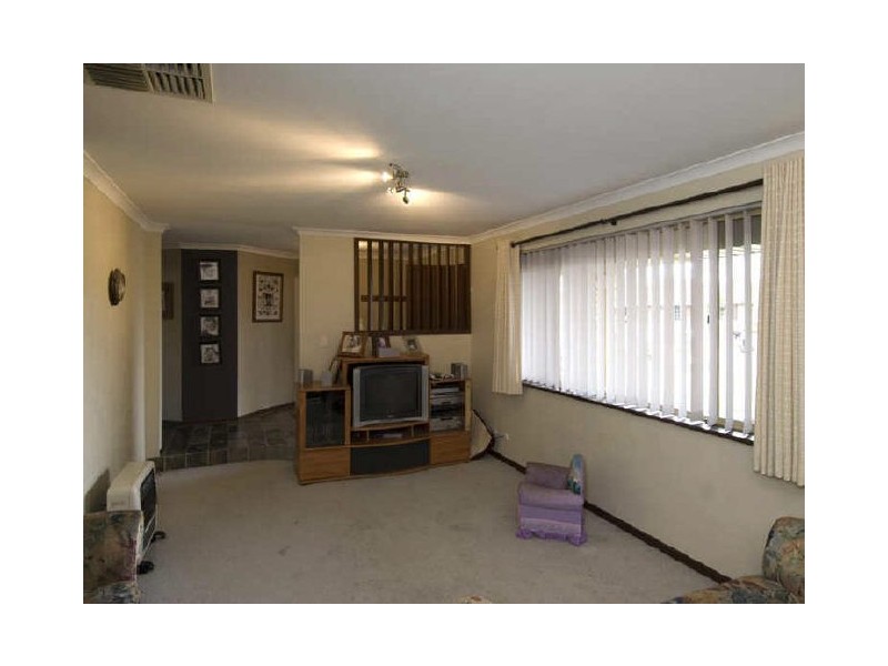 14 Tasman Court, Thornlie WA 6108
