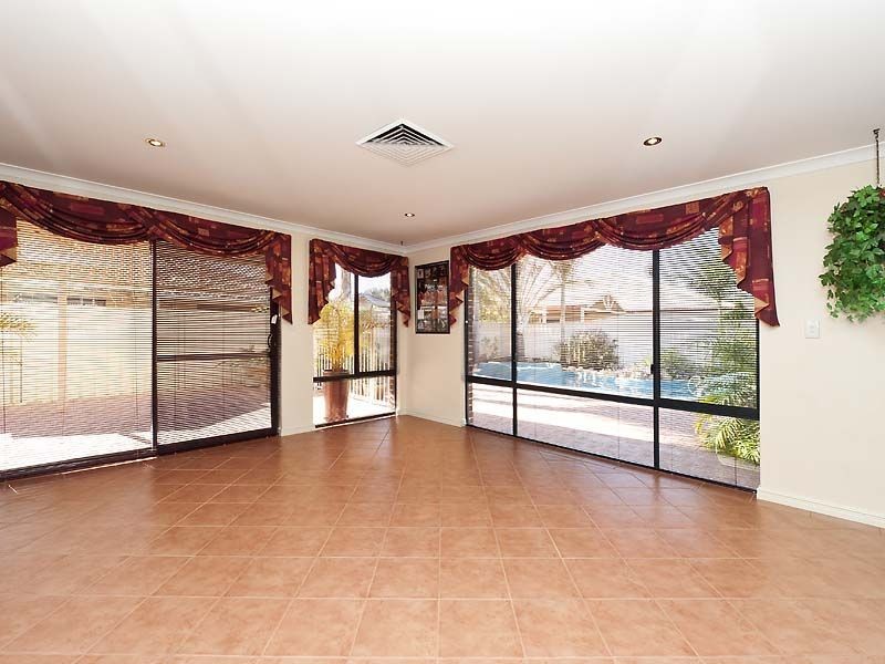 31 Welbeck Road, Canning Vale WA 6155