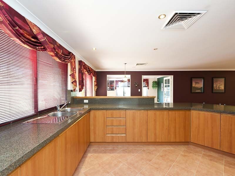 31 Welbeck Road, Canning Vale WA 6155