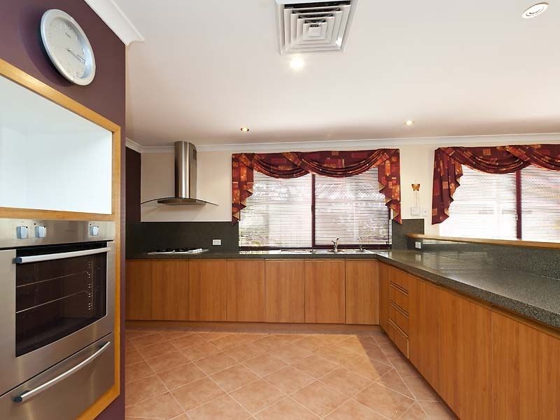 31 Welbeck Road, Canning Vale WA 6155