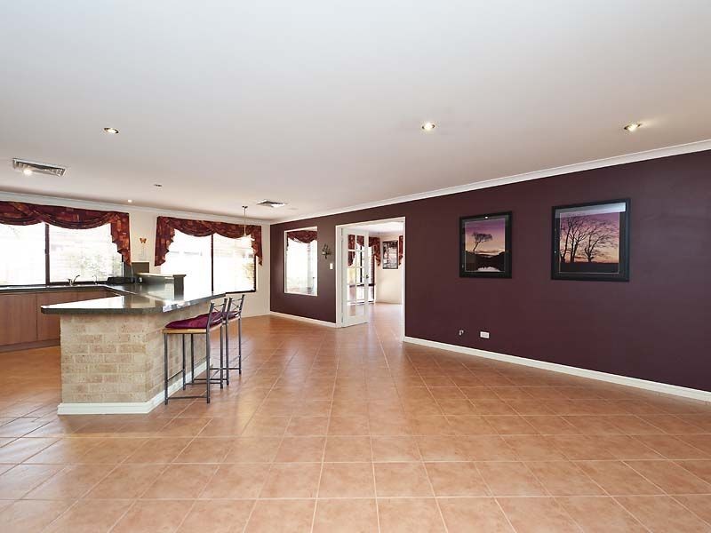 31 Welbeck Road, Canning Vale WA 6155