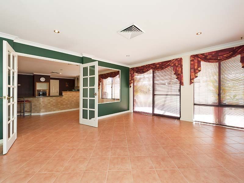 31 Welbeck Road, Canning Vale WA 6155