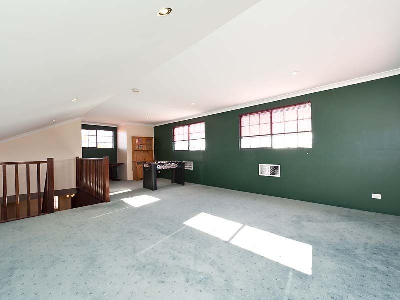 31 Welbeck Road, Canning Vale WA 6155