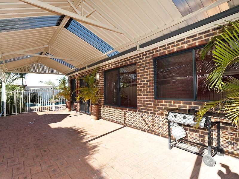 31 Welbeck Road, Canning Vale WA 6155