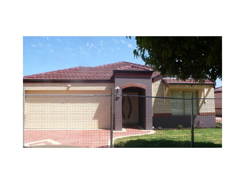 1/33-35 Connemara Drive, Thornlie WA 6108