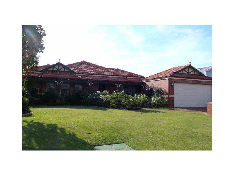 30 Chatsworth Gate, Canning Vale WA 6155