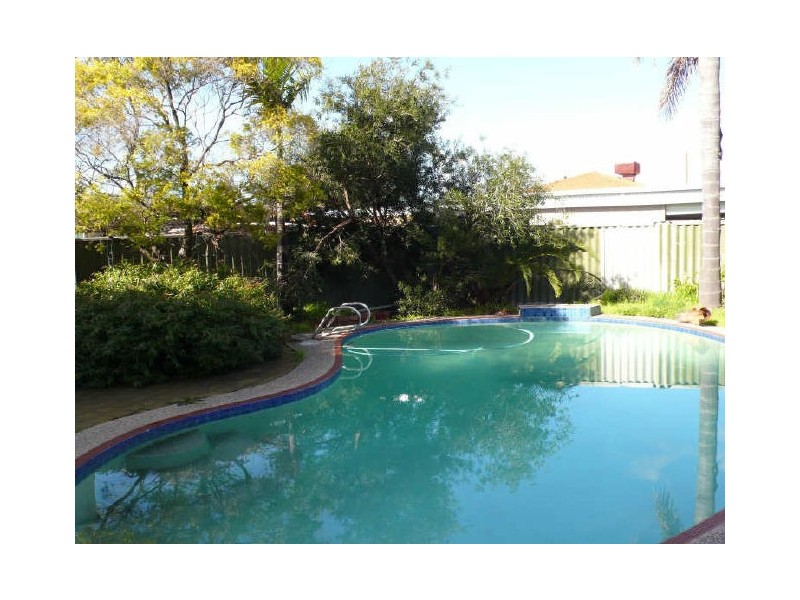 36 Spring Road, Thornlie WA 6108