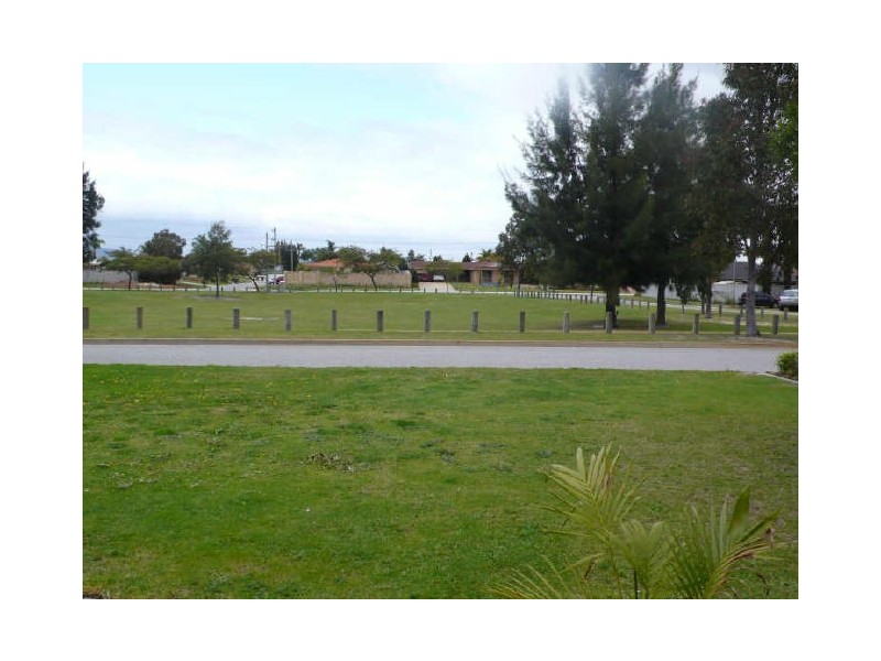 6 Showman Glades, Huntingdale WA 6110