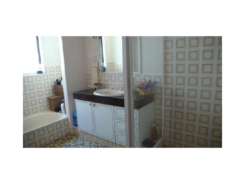 34 Sutherland Drive, Thornlie WA 6108