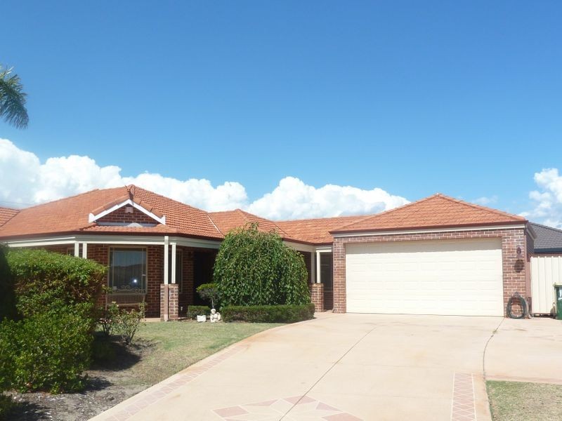 13 Magenta Close, Thornlie WA 6108