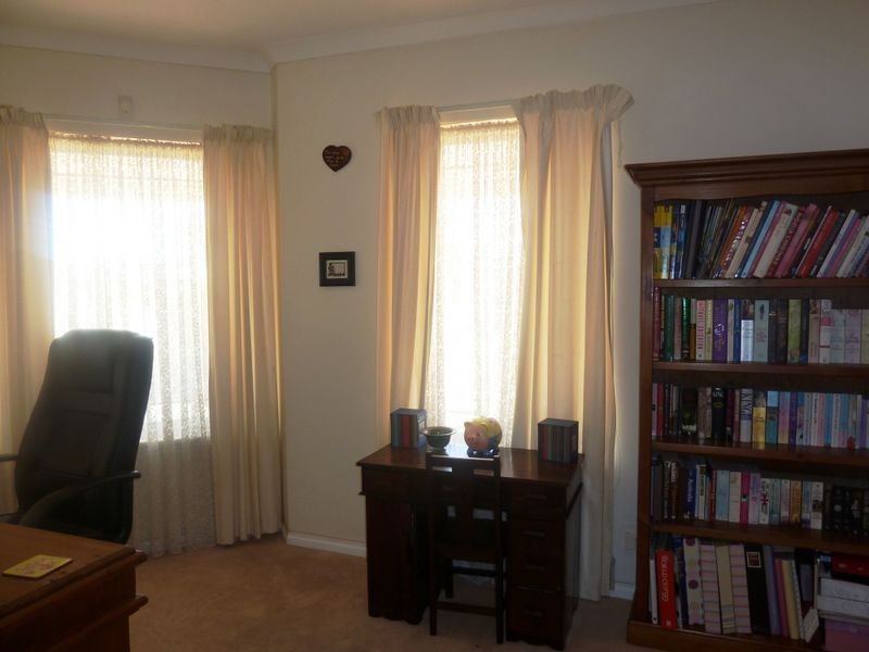 13 Magenta Close, Thornlie WA 6108