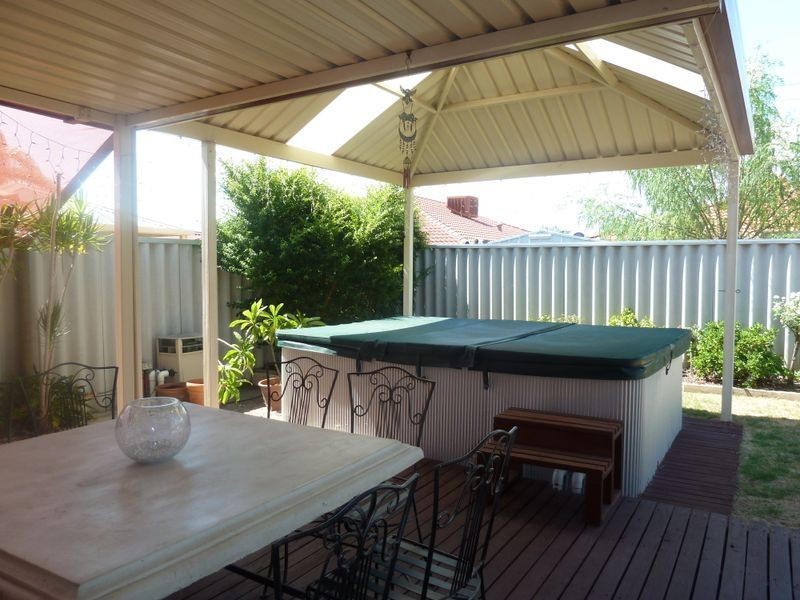 13 Magenta Close, Thornlie WA 6108