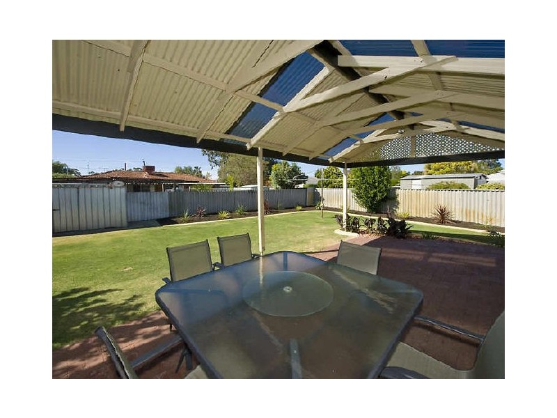 25 Ailsworth Court, Thornlie WA 6108