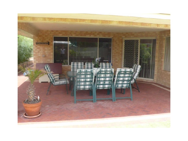 8 Strutt Parkway, Southern River WA 6110