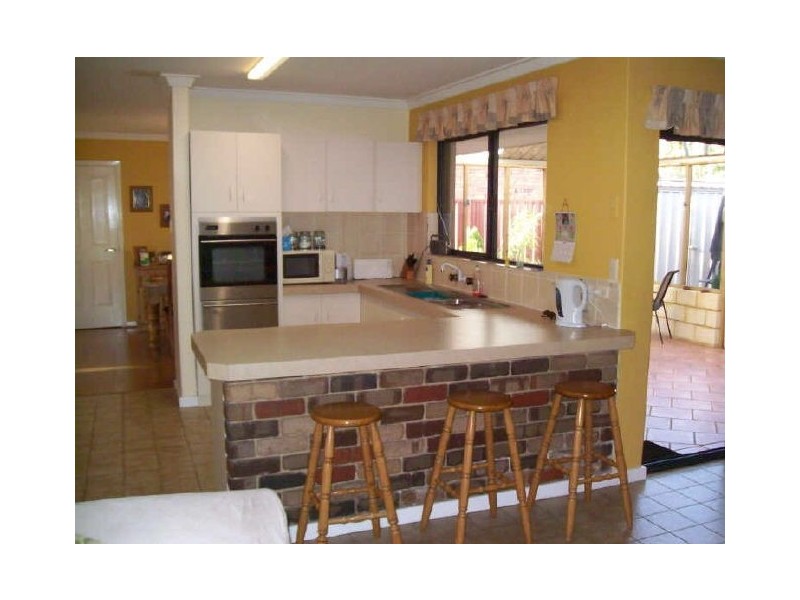 9 Coronet Court, Thornlie WA 6108