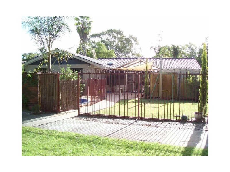 9 Coronet Court, Thornlie WA 6108