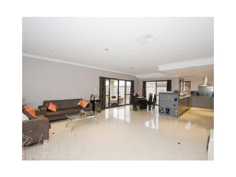 14 Shenstone Road, Southern River WA 6110