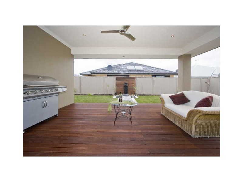 14 Shenstone Road, Southern River WA 6110