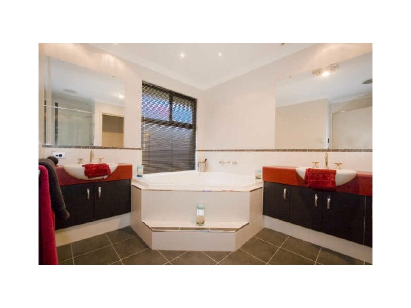 14 Shenstone Road, Southern River WA 6110