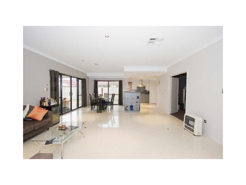 14 Shenstone Road, Southern River WA 6110