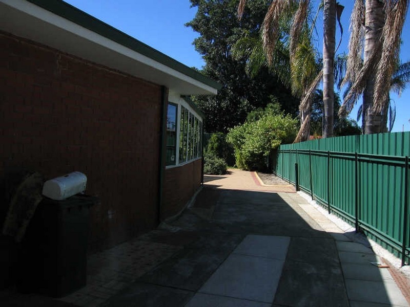 360 Spencer Road, Thornlie WA 6108