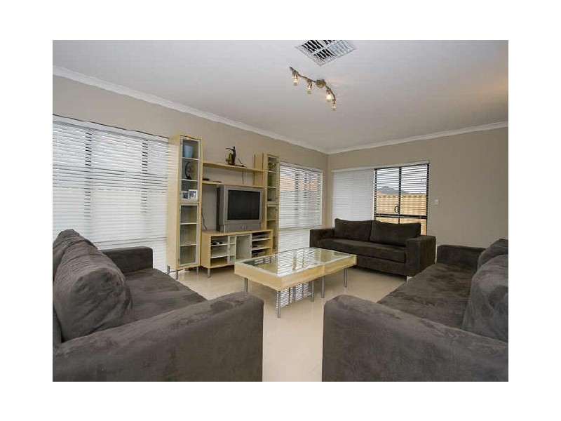 8 Stortford Road, Southern River WA 6110