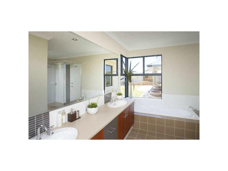 13 Barcoo Bend, Hammond Park WA 6164