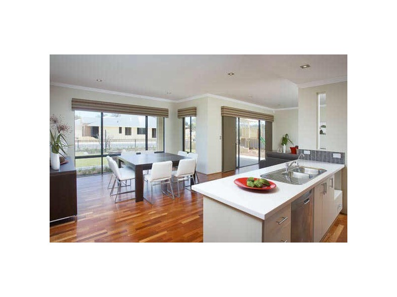 13 Barcoo Bend, Hammond Park WA 6164