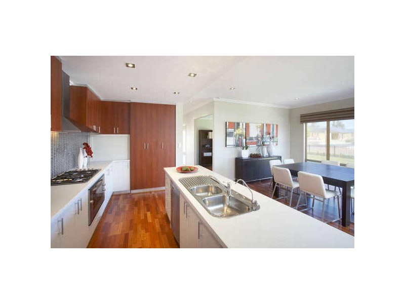 13 Barcoo Bend, Hammond Park WA 6164