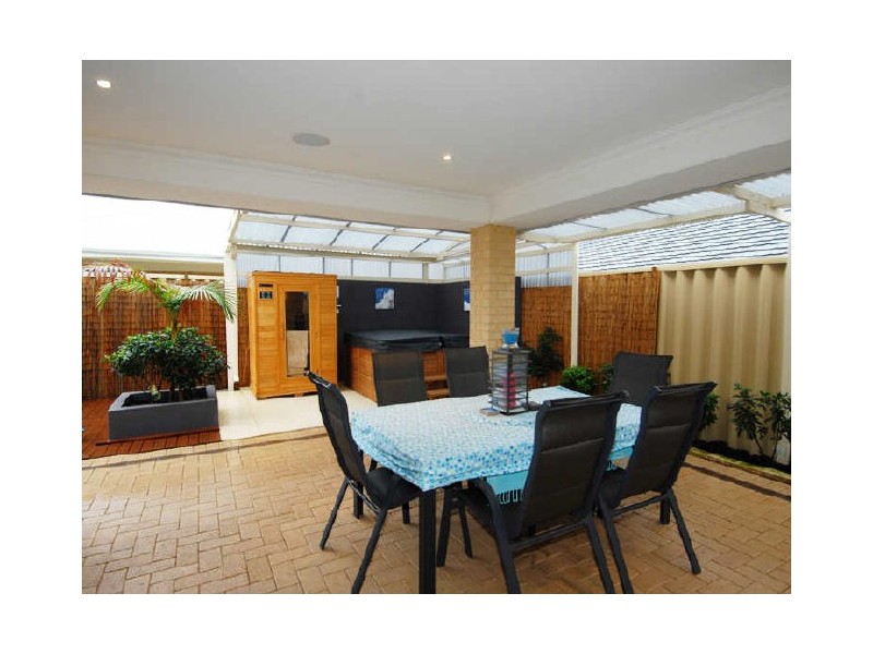 8 Madras Way, Southern River WA 6110