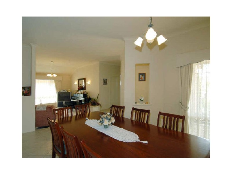 6 Burford Place, Canning Vale WA 6155