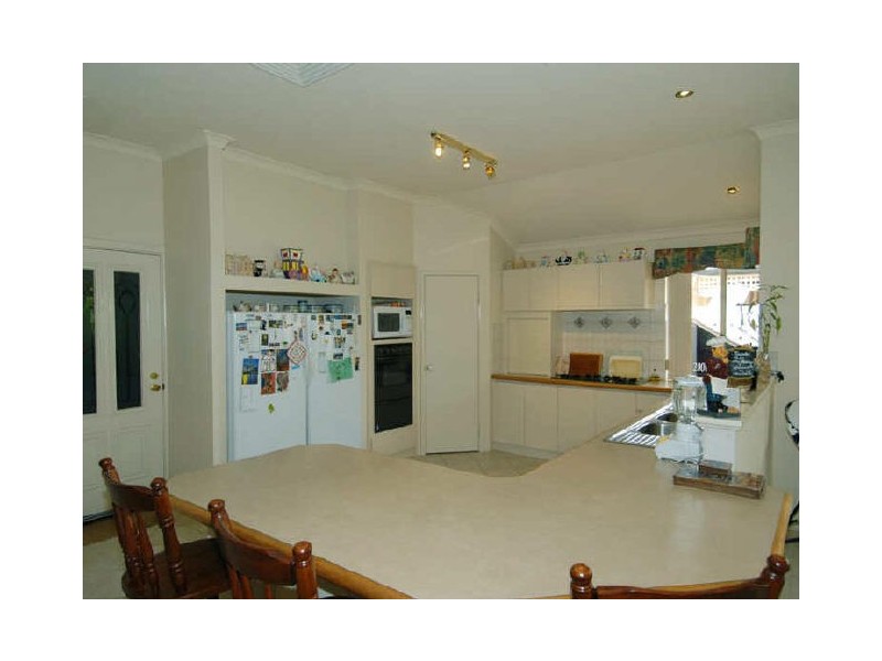 6 Burford Place, Canning Vale WA 6155
