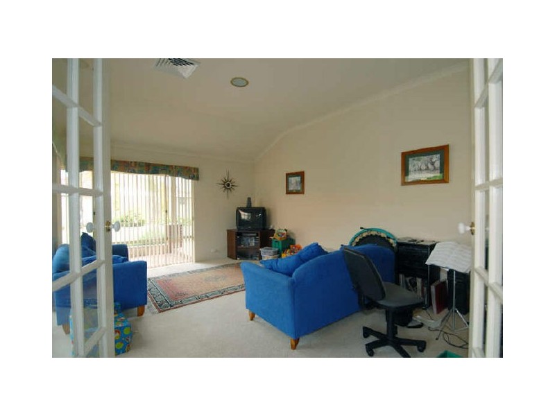 6 Burford Place, Canning Vale WA 6155
