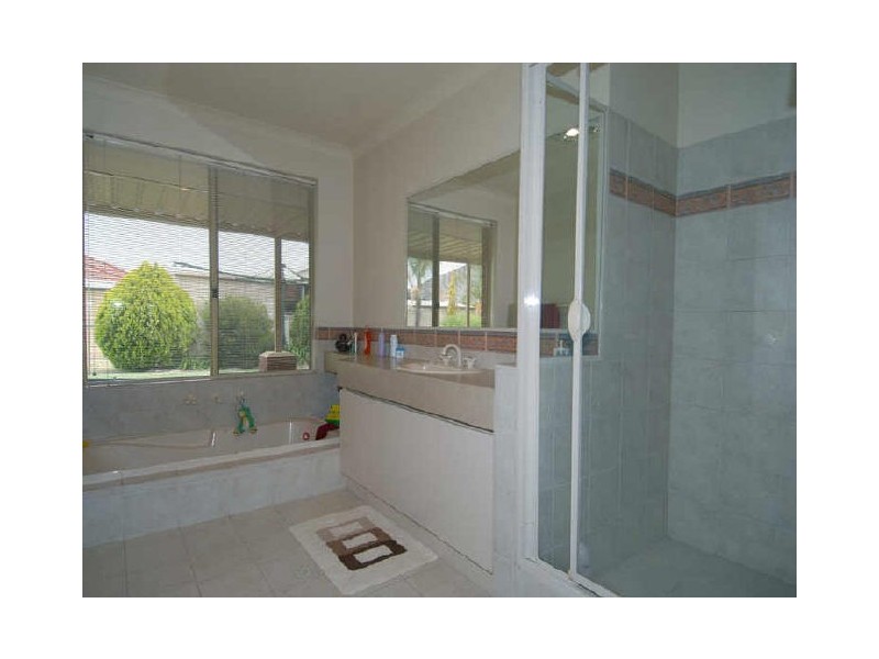 6 Burford Place, Canning Vale WA 6155